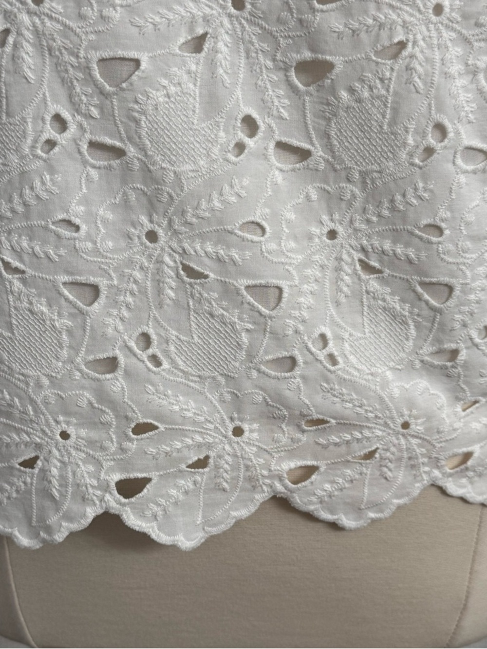 Women's Sleeveless Floral Embroidery Scalloped Hemline Top White Size XL (16-18) - Picture 3 of 10